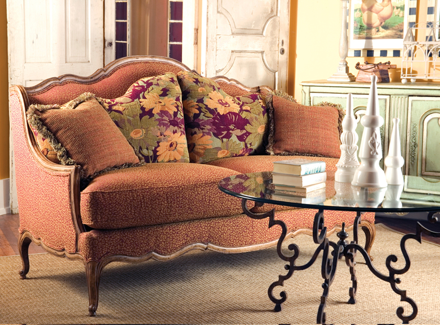 3030 72 Veronique Settee